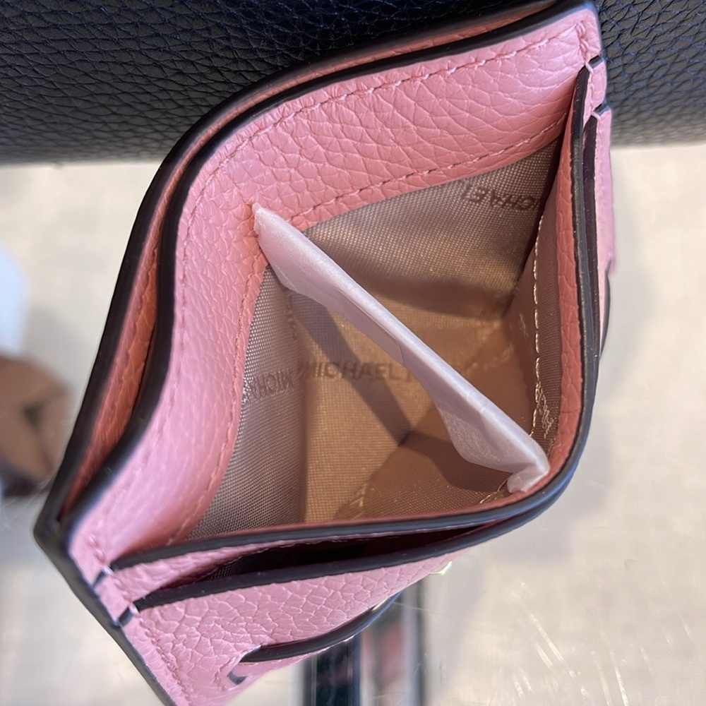 MICHAEL KORS
Reed Large Pebbled Leather Card Holder Case
Primrose 
NWT - Picture 15 of 16